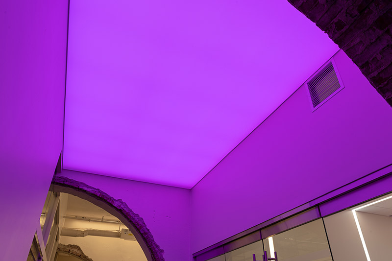 Технология фиолетовых натяжных потолков