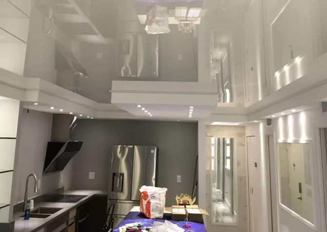 Серые натяжные потолки